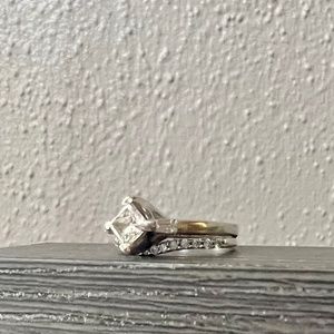 High quality unique princess cut engagement ring and wedding band
